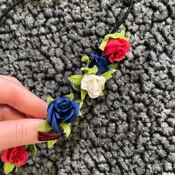 NEW Women's American Flag Mini Rose Buds Flower Crown Headband OS - Picture 3 of 4